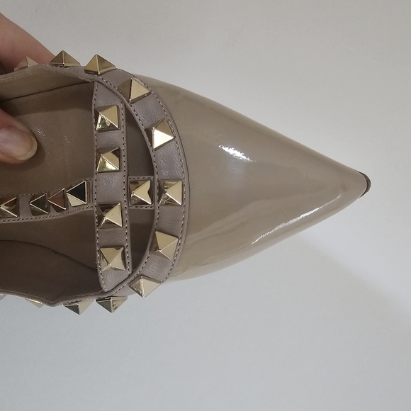 Valentino Garavani EU37 Rockstud Flats / Nude Patent Leather / Great Condition
